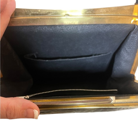 Vintage Structured Croc-Embossed Handbag with Gold tone accents snap closure - Picture 10 of 10